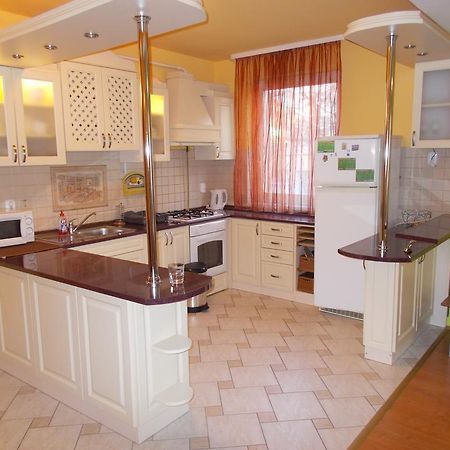 Lara Apartman Debreţin Exterior foto