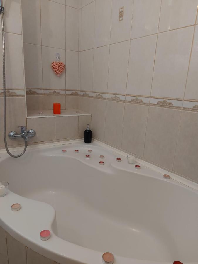 Lara Apartman Debreţin Exterior foto