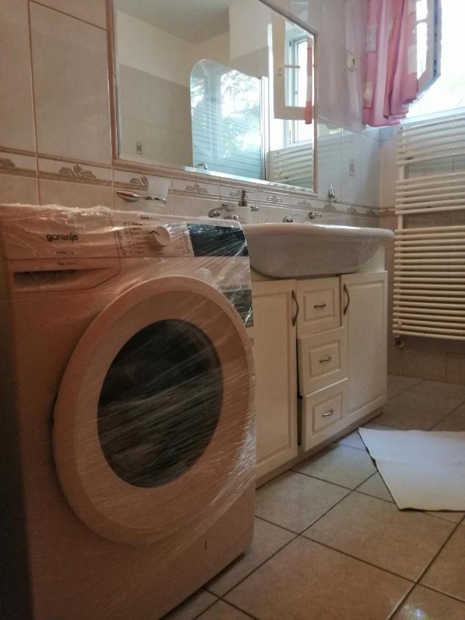 Lara Apartman Debreţin Exterior foto