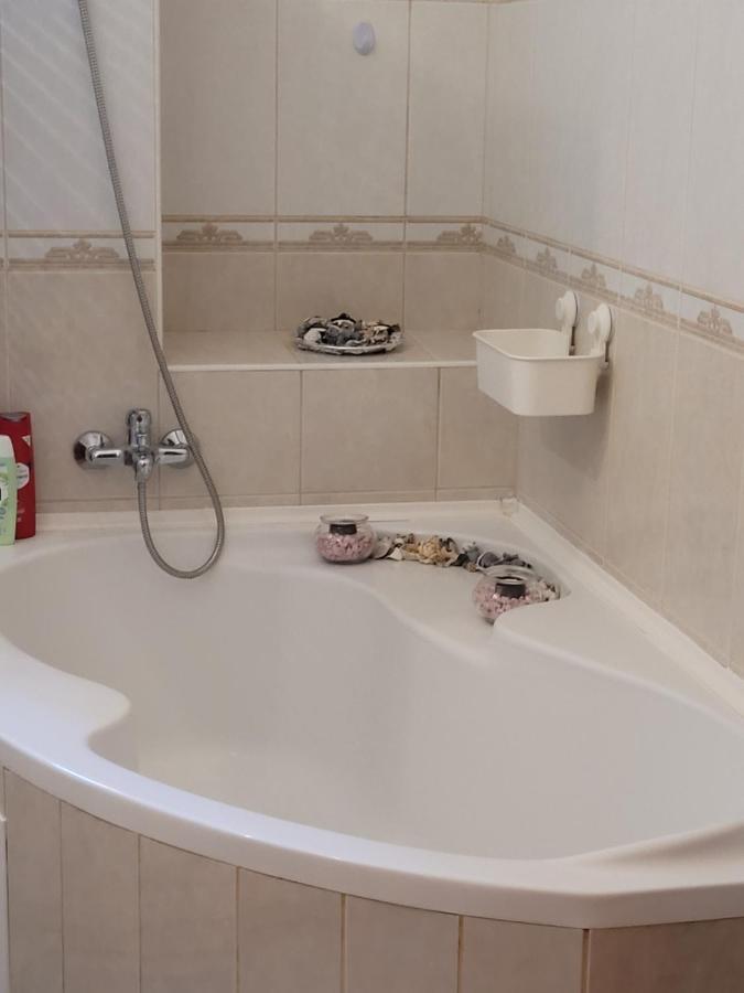 Lara Apartman Debreţin Exterior foto