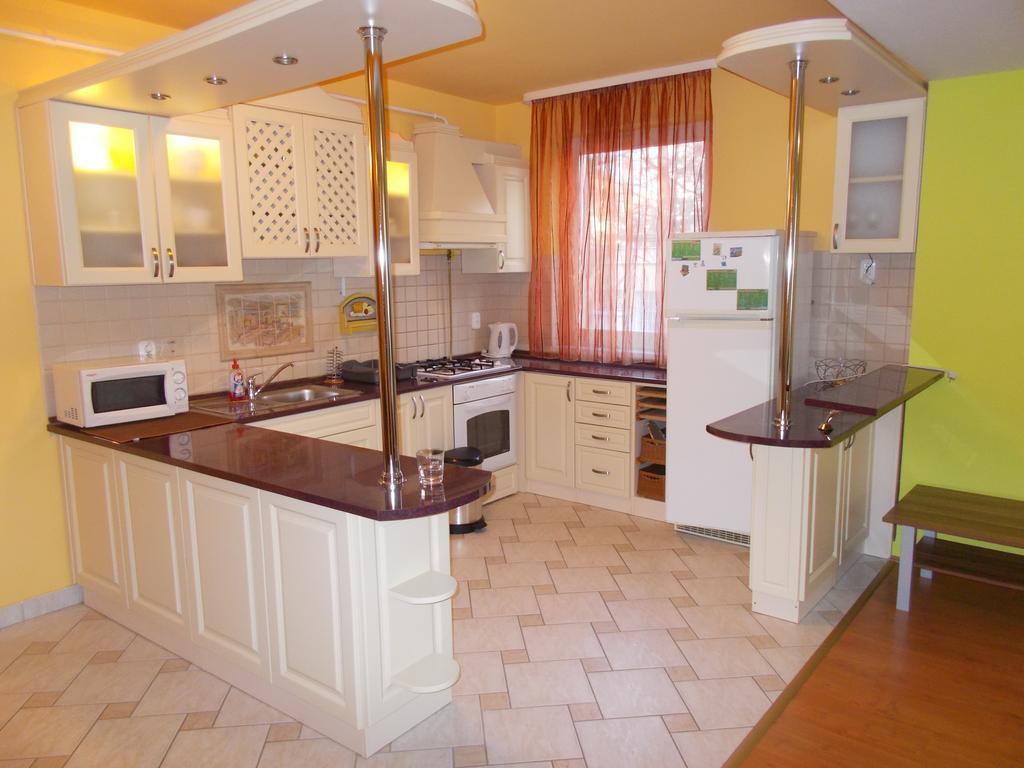 Lara Apartman Debreţin Exterior foto