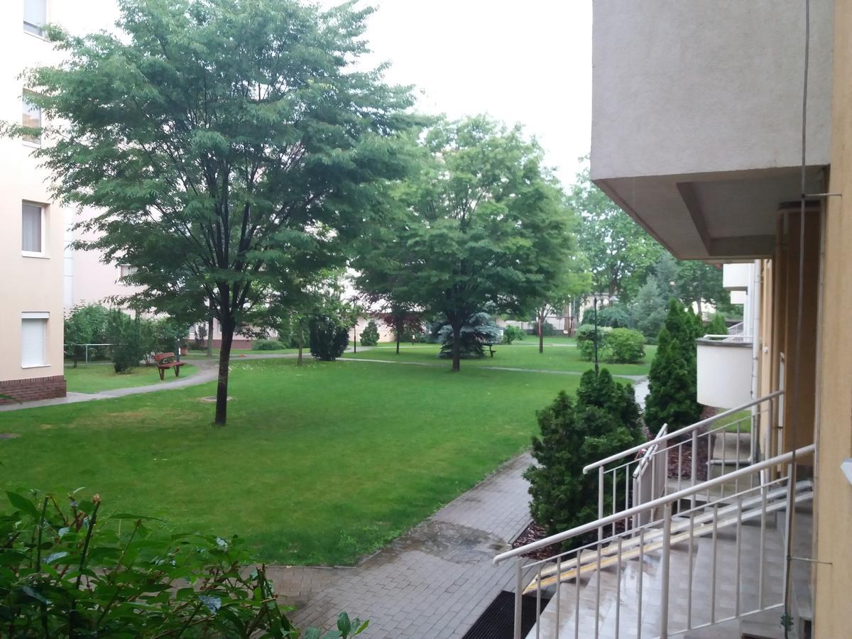 Lara Apartman Debreţin Exterior foto